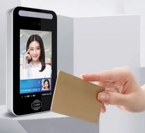 Dispositif de reconnaissance faciale biométrique Anxia de 5 pouces et lecteur de carte IC pour une utilisation en intérieur AX-05F